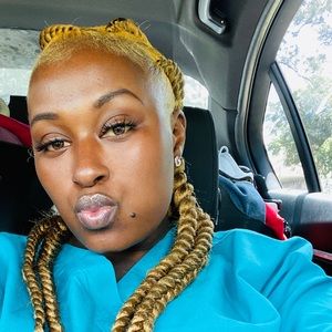 Meet your Posher, Tonya